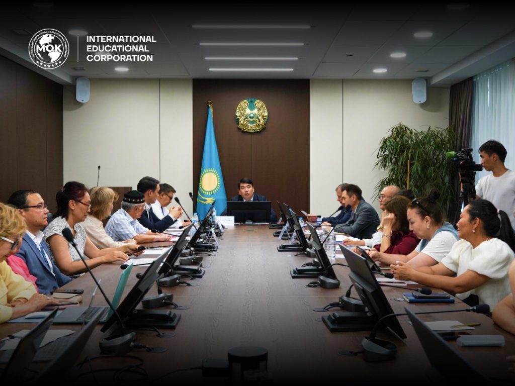 IEC Hosted a Round Table on “The New Constitution: A New Stage in the Development of Society, Education and Science”