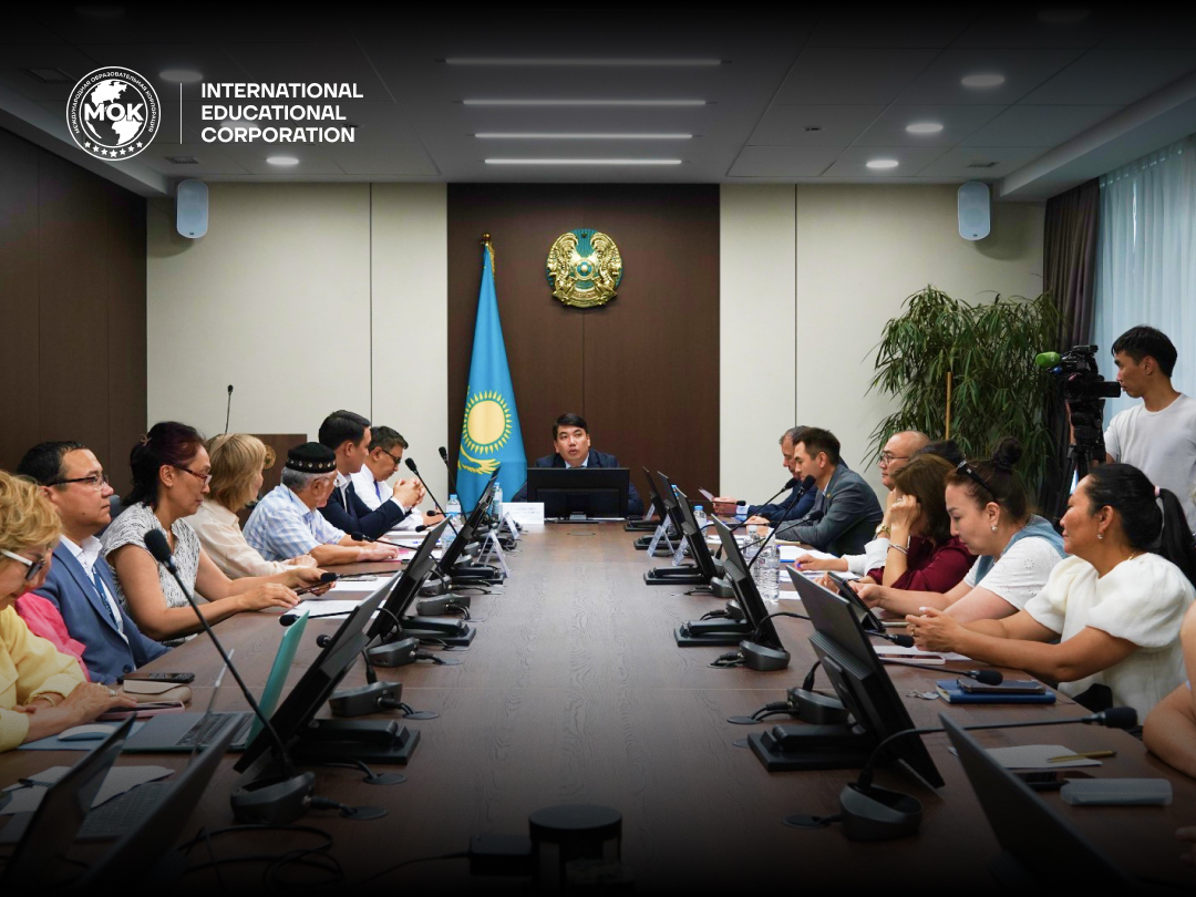 IEC Hosted a Round Table on “The New Constitution: A New Stage in the Development of Society, Education and Science”