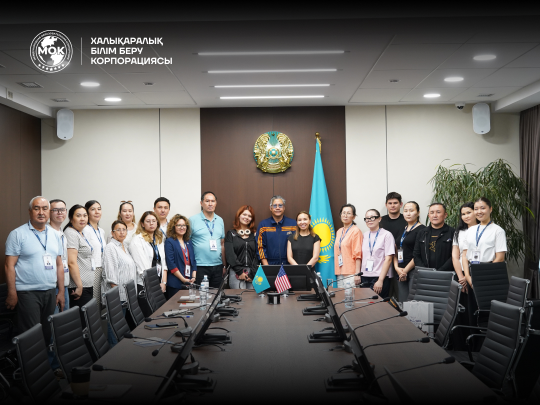 Әлемге танымал сәулетші Кулапат Янтрасаст ХБК-ға келді